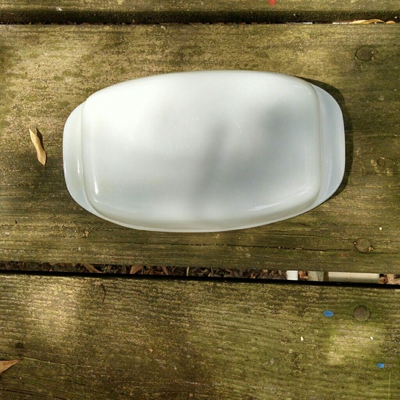 Vintage Dynaware Small Casserole Dish w/ Handles - Picture 3 of 4